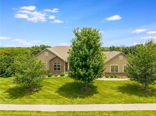 4215 Greystone Dr, Saint Joseph, MO 64505