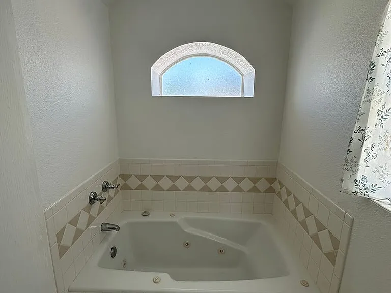 3503 Northpointe Dr — Photo 42