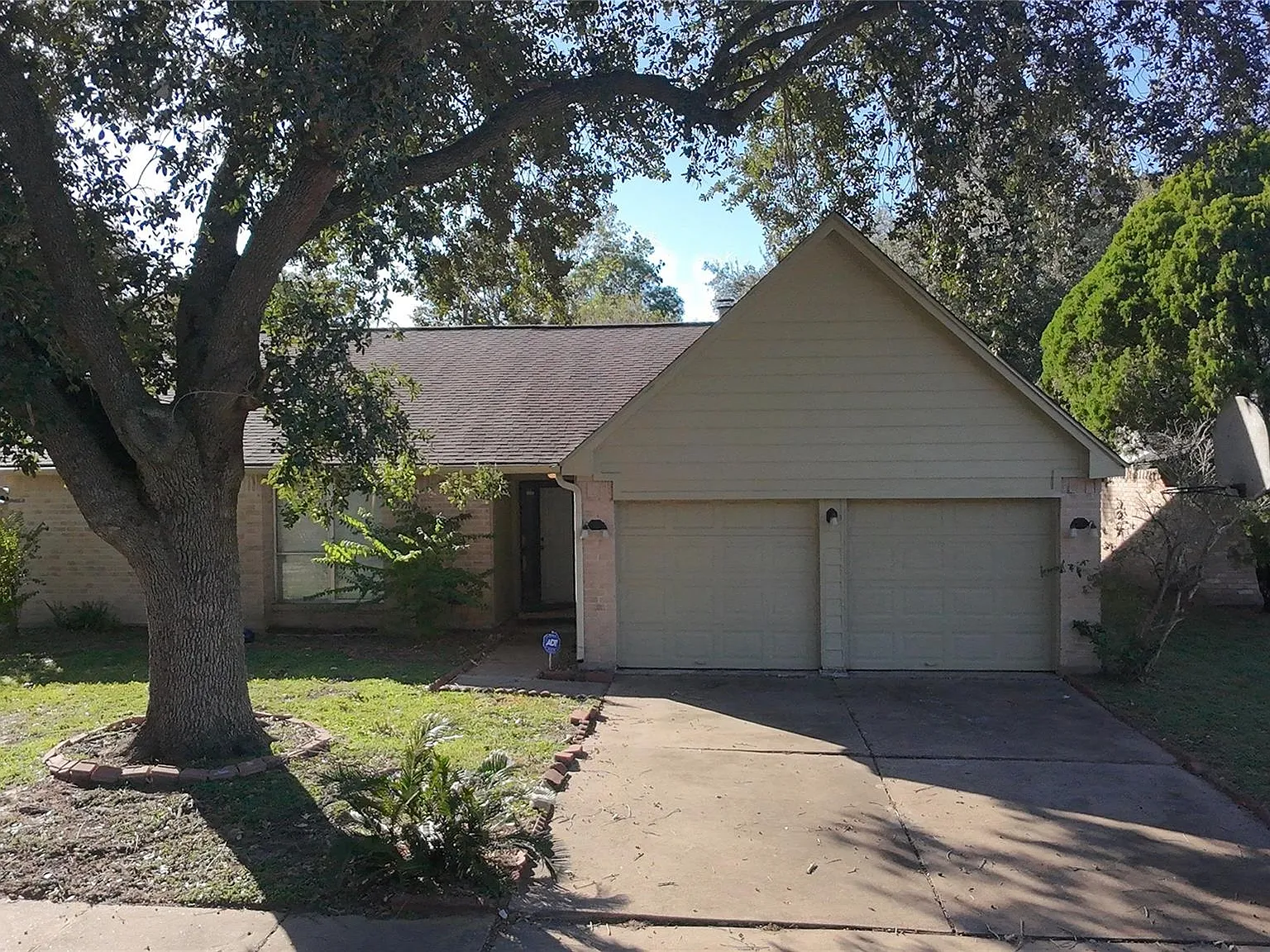 4 bed, 2.0 bath, 1746 sqft, $1,850 — Photo 2