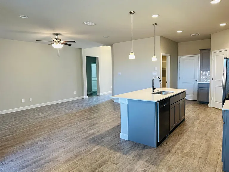 2516 Bellatrix Dr — Photo 5