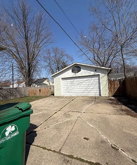 22820 Beechwood Ave — Photo 3
