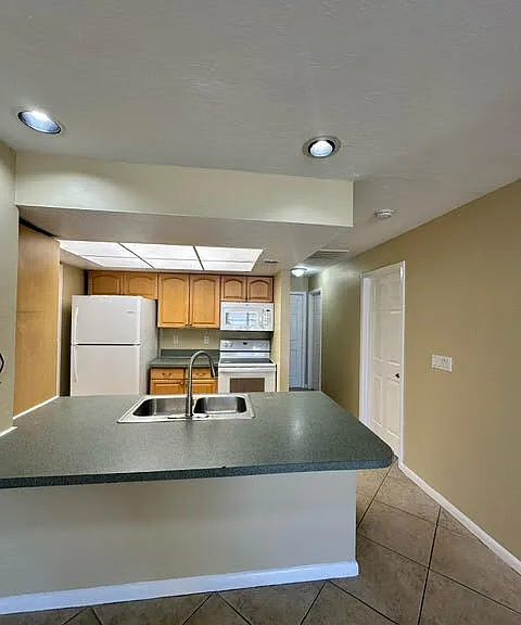 3620 SW 7th Pl — Photo 4