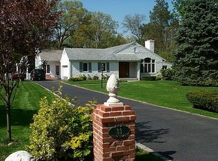 33 Heights Rd, Manhasset, NY 11030