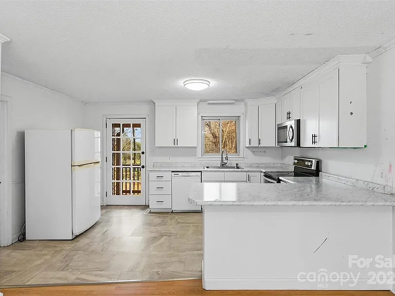 1051 Cox Mill Rd — Photo 2