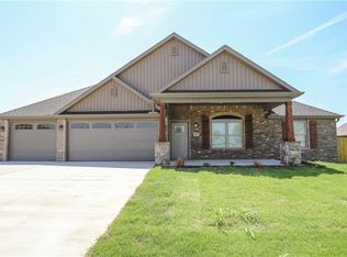 675 Harrison St, Pea Ridge, AR 72751