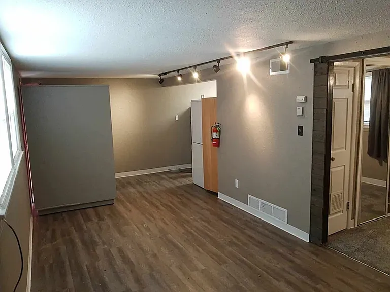 2101 Sloan St #4 — Photo 3