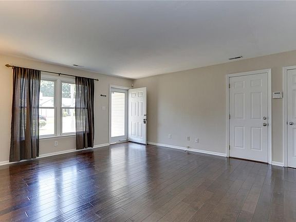 5th image of 1105 Mill Lake Quarter