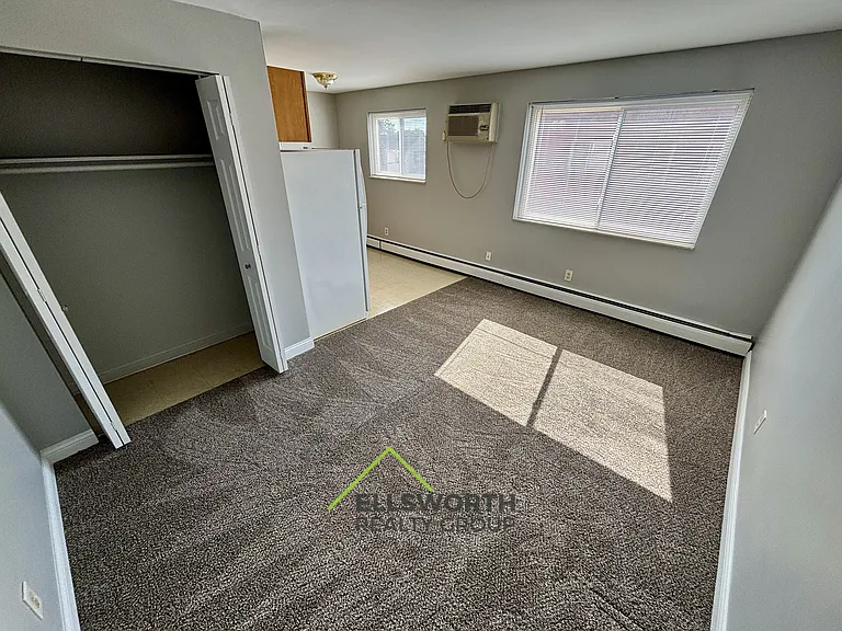 2216 Lawn Ave #4 — Photo 2