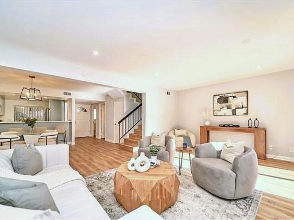 1st image of 3130 Montrose Ave APT 102