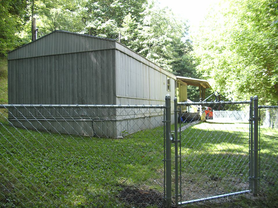 2nd image of 310 Sims Fork Rd