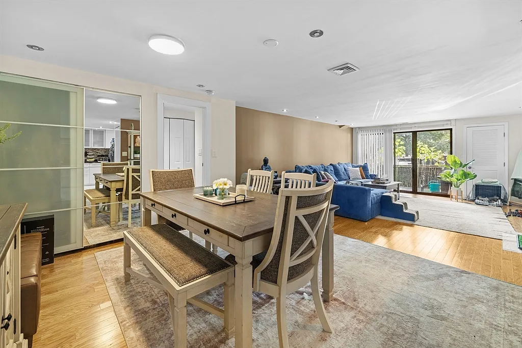 2 bed, 2.0 bath, 1054 sqft, $3,200 — Photo 1