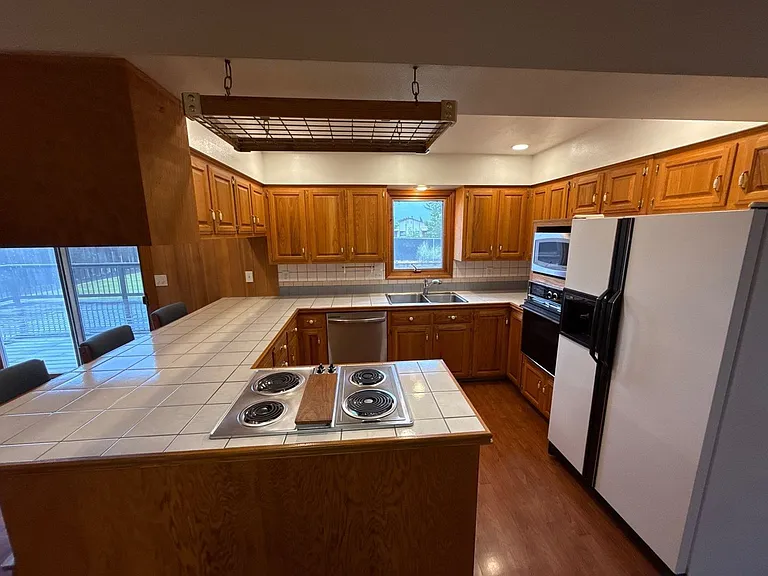 460 SE Conifer Pl — Photo 12