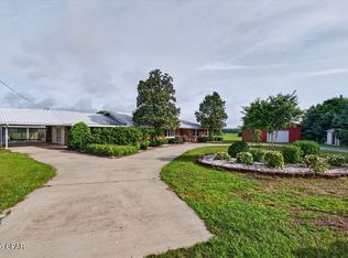 1712 Shamrock Ln, Chipley, FL 32428