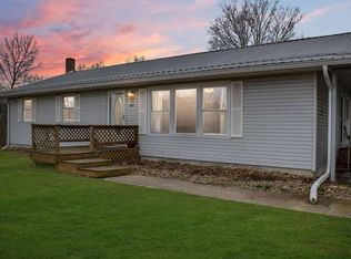 6677 Mockingbird Rd, Farina, IL 62838