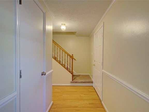 4th image of 100 Villa Rd
