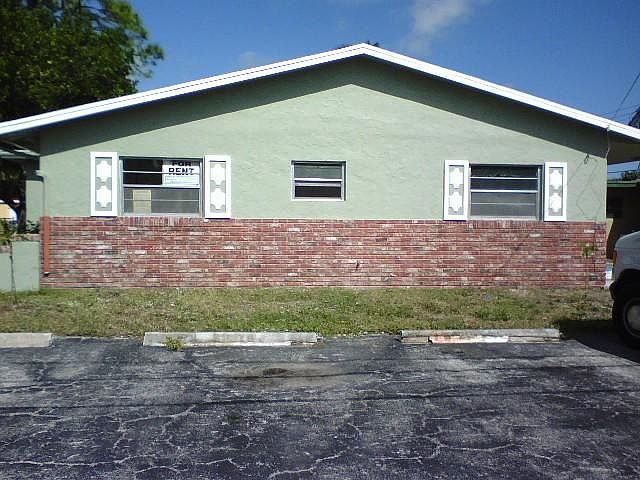 1st image of 981 NE 36th St APT 1