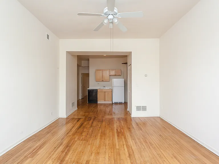 703 W Willow St #1A — Photo 3