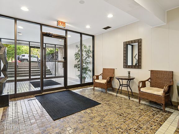 2nd image of 1057 W Pratt Blvd #4D