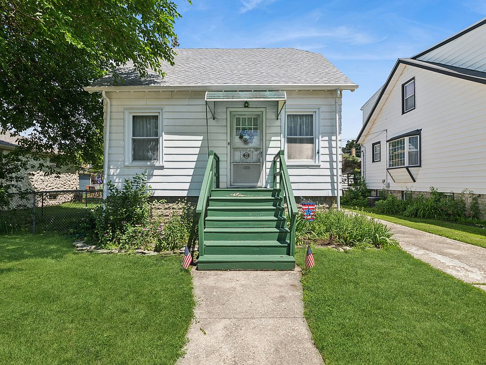 1st image of 6948 W Berwyn Ave