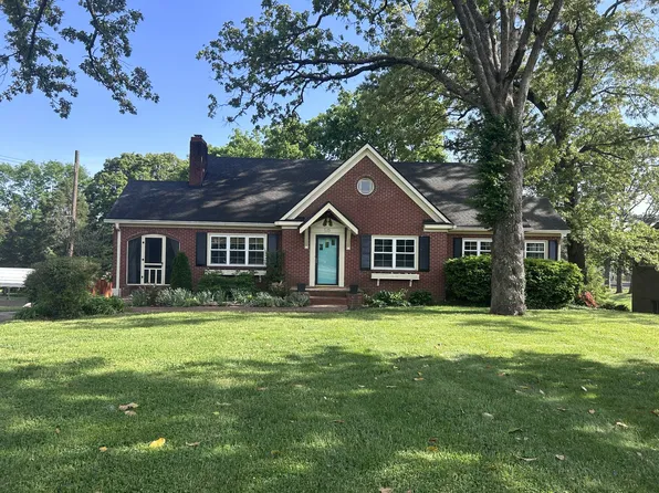 515 Country Club Ln, Hopkinsville, KY 42240