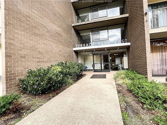 3rd image of 2106 Kanawha Blvd E #515B