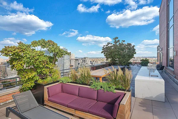 Sold by Compass | media 40