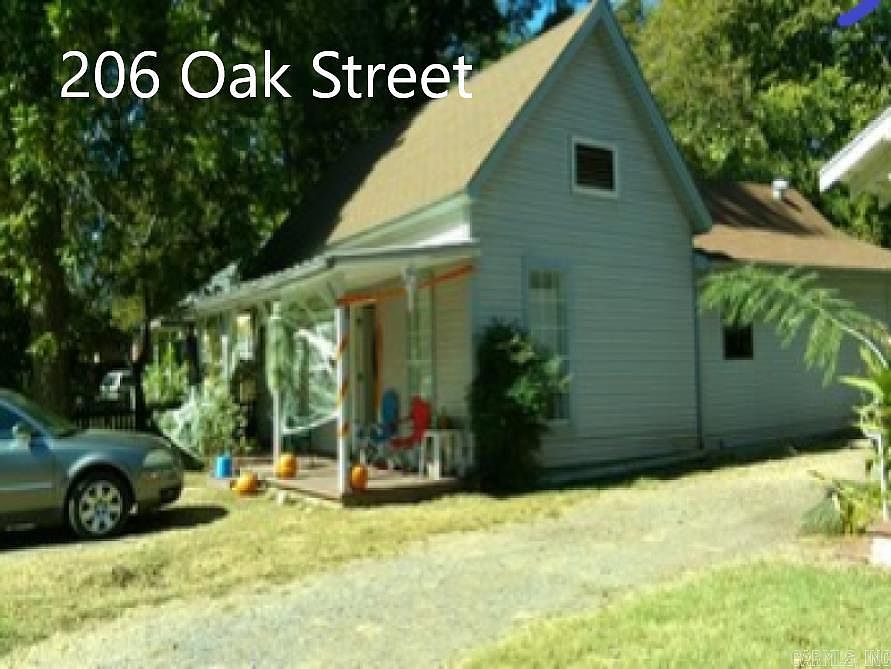 1st image of 206 Oak St
