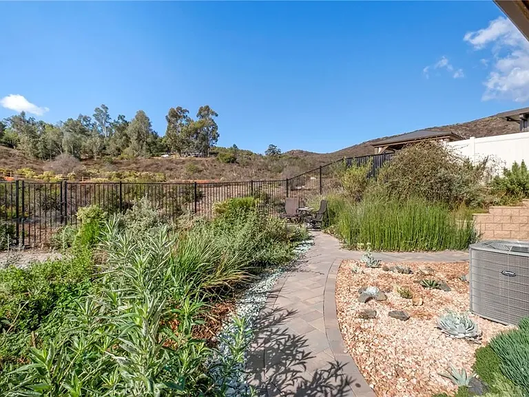 1373 Topanga Dr — Photo 16