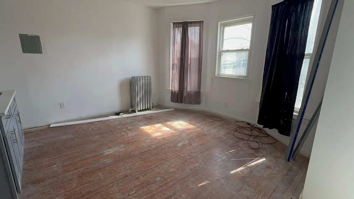 Building Photo - 679 E 223rd St #2F