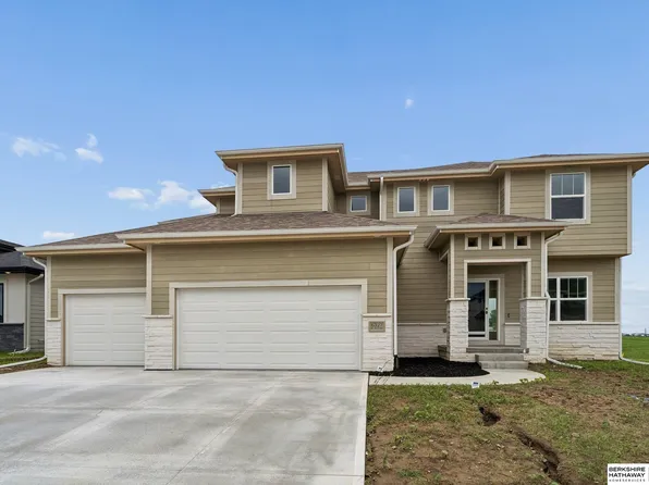 6327 N 207th St, Elkhorn, NE 68022