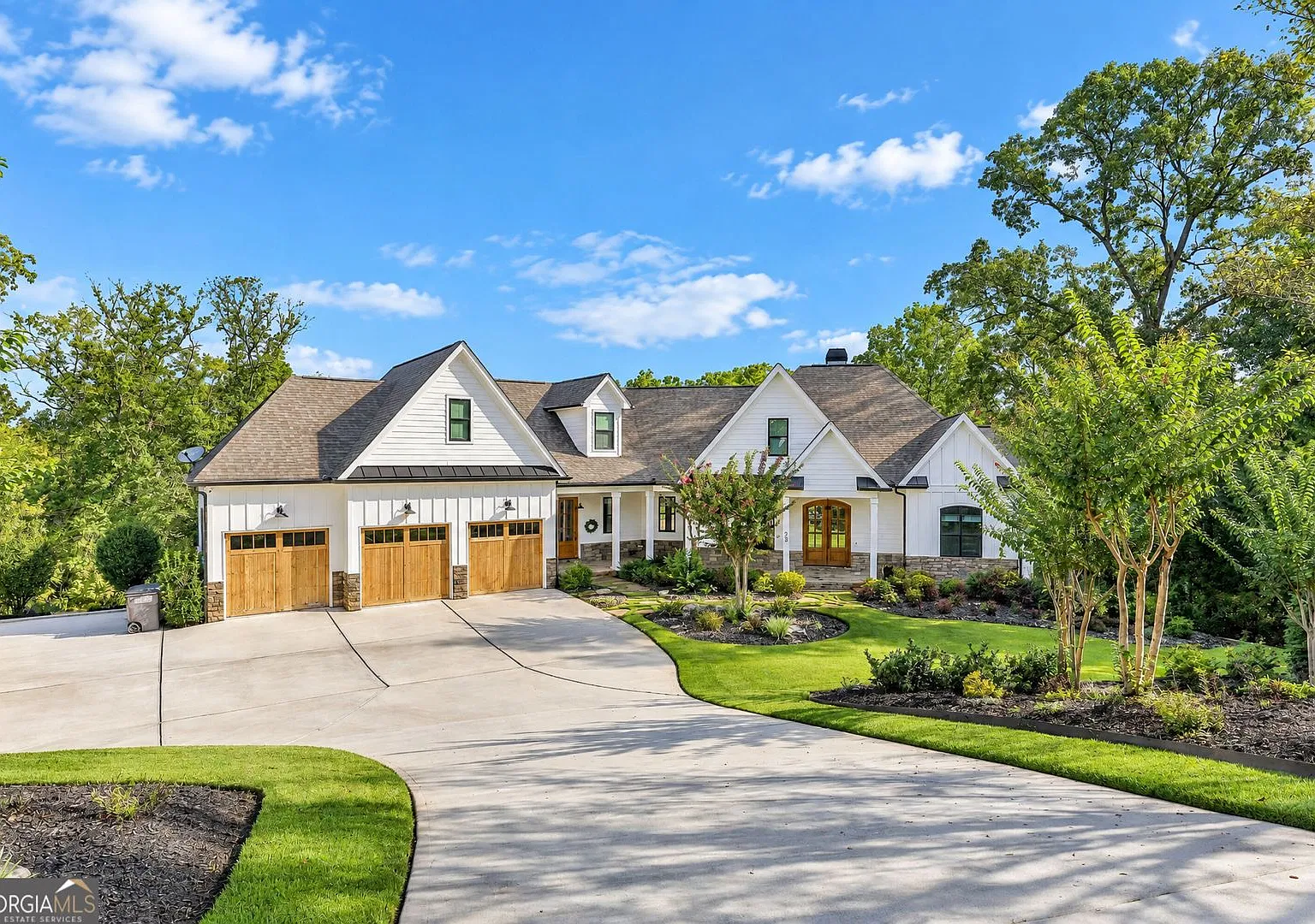 Exceptional 6 Bedroom Estate on 4+ Private Acres in Arbor Springs — Photo 2