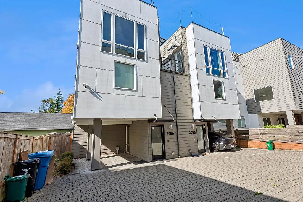 205 16th Ave. #A - 3 bedrooms — Photo 1