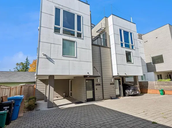 205 16th Ave #A, Seattle, WA 98122