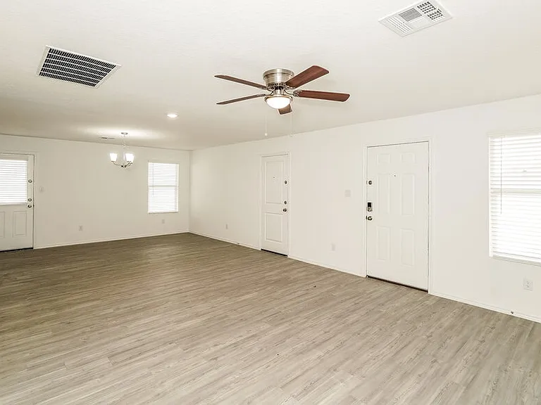 2441 Double Oak Dr — Photo 5