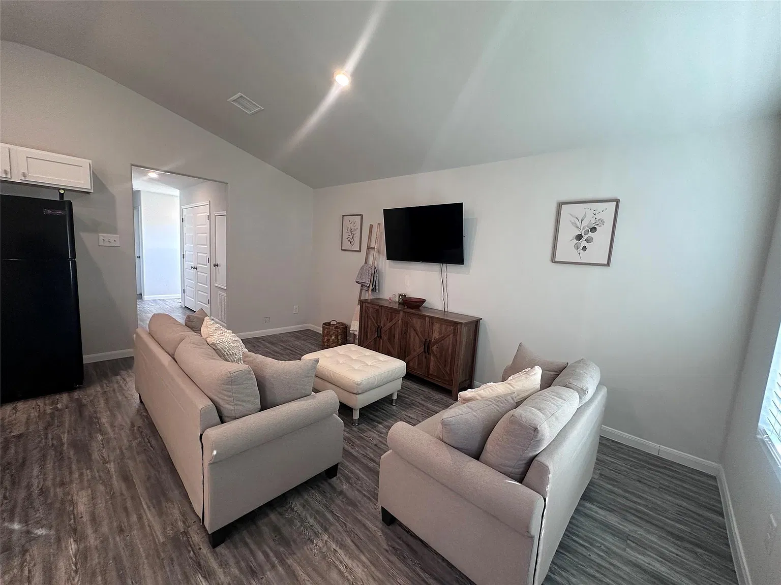 3 bed, 2.0 bath, 1100 sqft, $1,550 — Photo 3