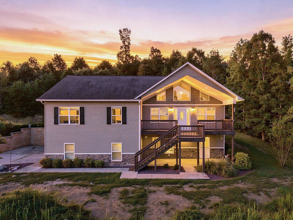 1st image of 365 Meadowbrook Ln