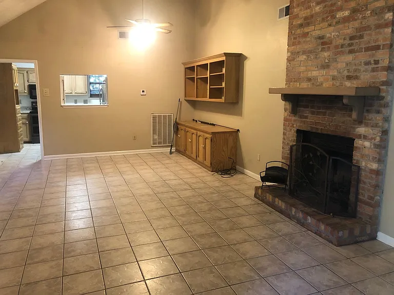 16006 Crepemyrtle Dr — Photo 2