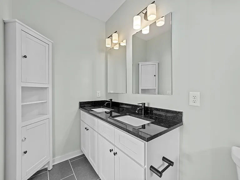536 E Lenoir St — Photo 18