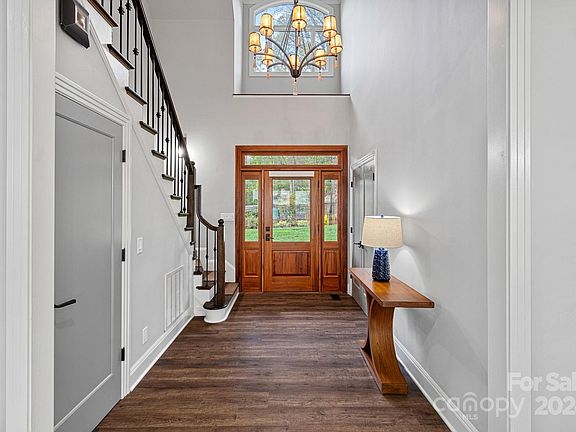5th image of 4775 Giles Ave