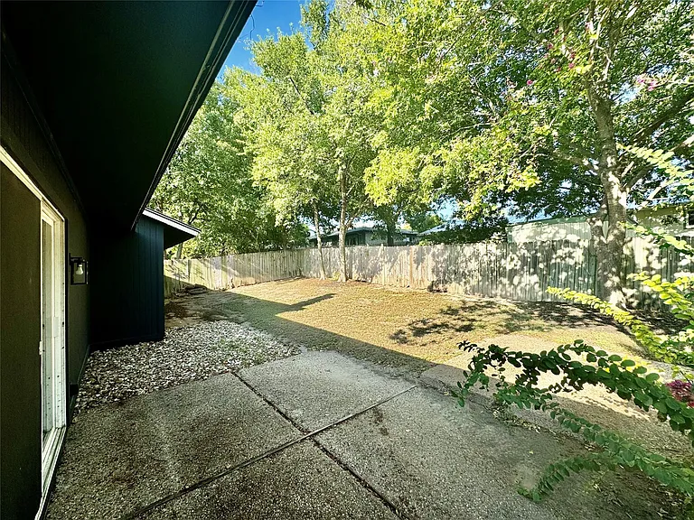 9506 Stonebridge Dr — Photo 16