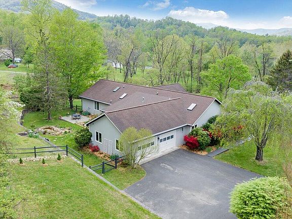3rd image of 6925 Shaver Rd
