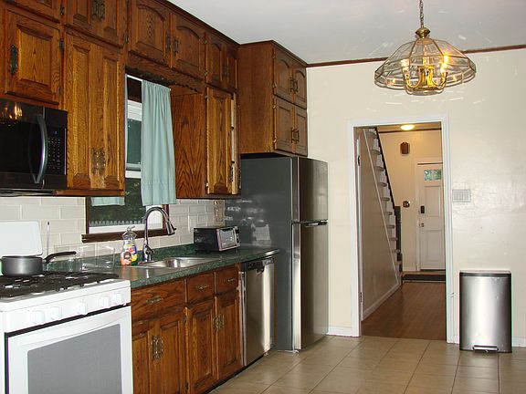 Kitchen with Gas Stove, Microwave, Dishwasher, Frig