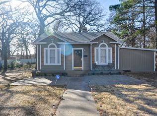 1621 Oak Knoll Dr, Haltom City, TX 76117
