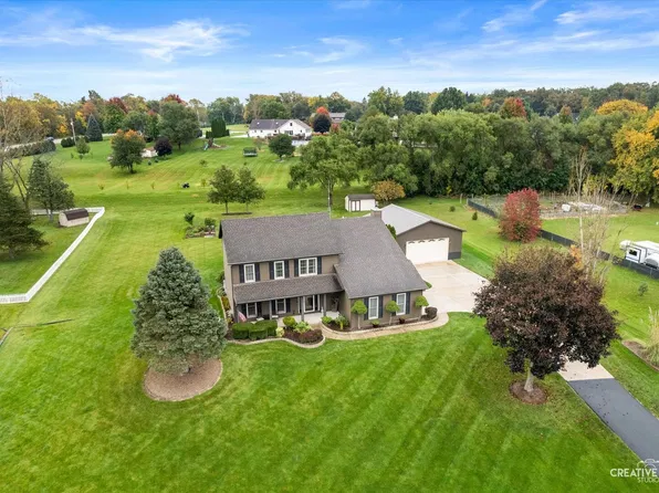 6 Fox Run Dr, Newark, IL 60541