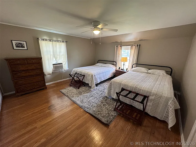 1525 Hillcrest Dr — Photo 24