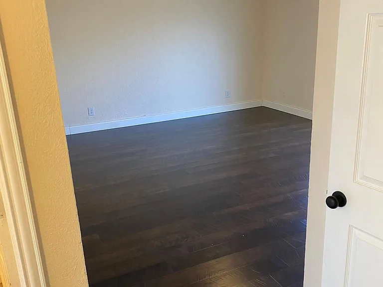 2421 Lakeview Cir — Photo 16