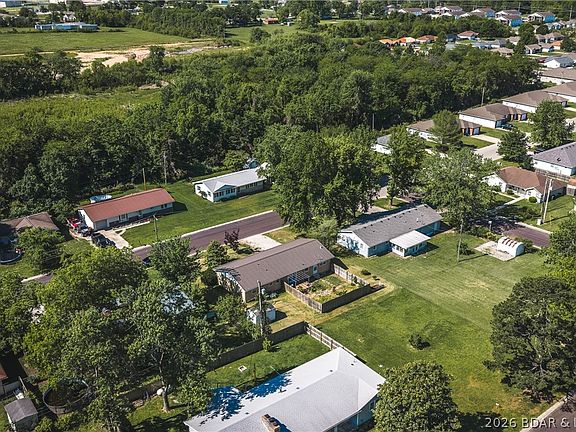 3rd image of 22 Lake Dr