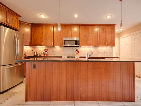 4th image of 1304 Bradley Dr