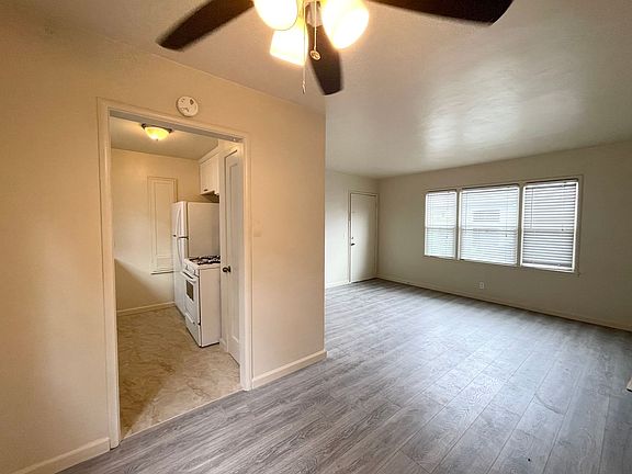 3rd image of 141 Oak Ave #6