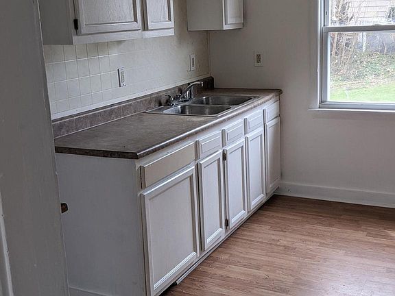 4th image of 217 W Brighton Ave